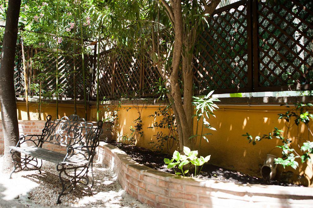 Almes Roma B&B Exteriör bild